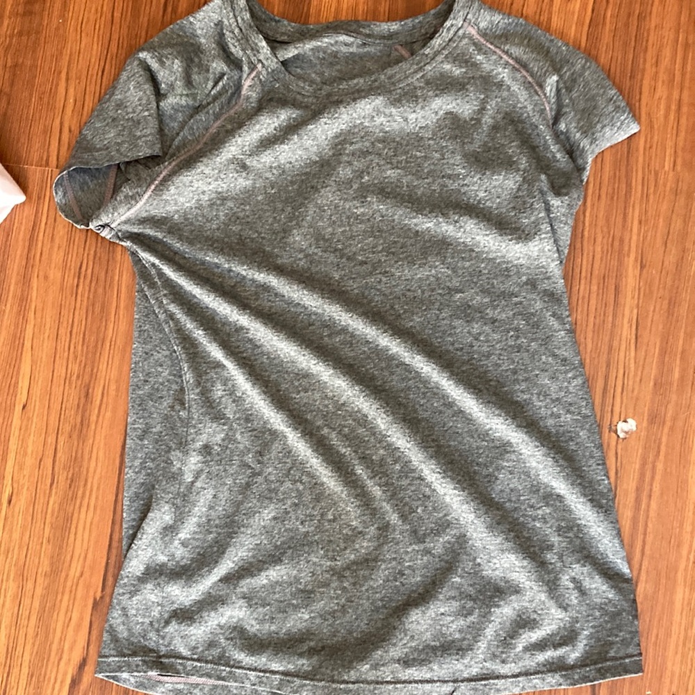 Academy tight-fit grey athletic short sleeve!💝